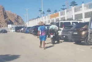 الحسيمة :    ابتزاز علني في مرآب سيارات مجاني بشاطئ كيمادو … والمواطنون يطالبون بتدخل عاجل