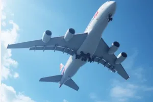 بعد تعليقها بسبب قصف قطر … الكويت والإمارات والبحرين تعيد فتح أجوائها أمام رحلات الطيران