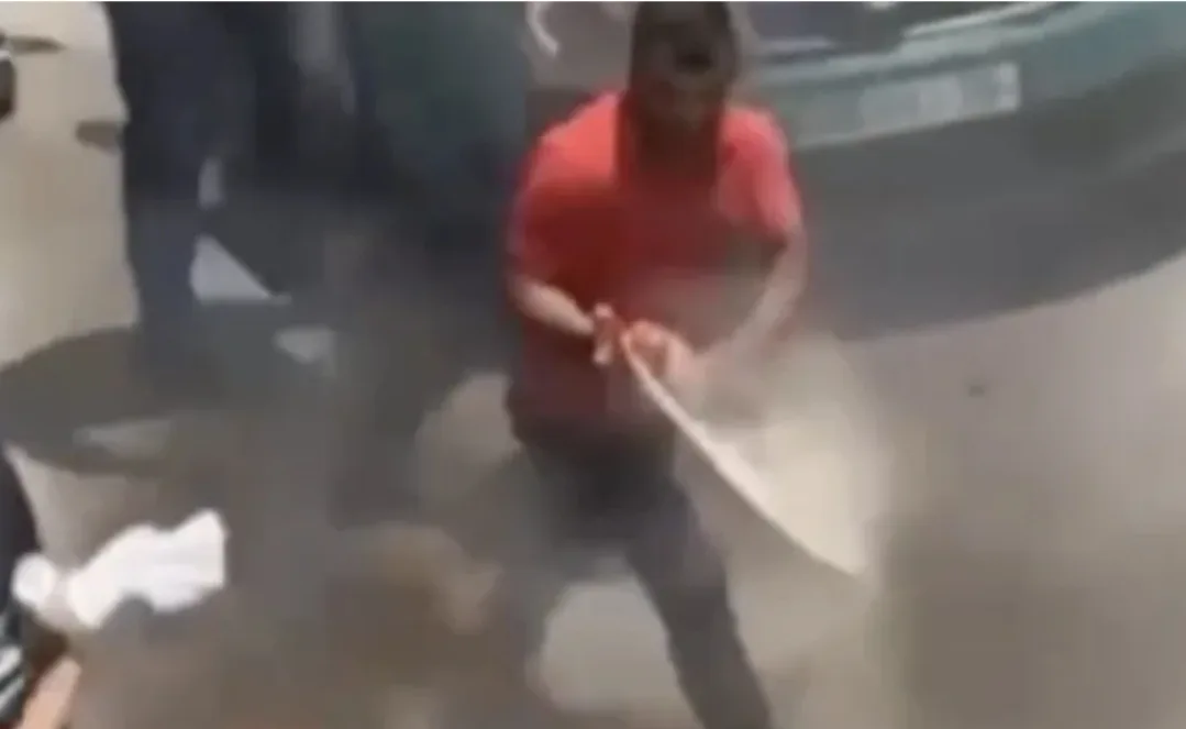 تاجر عقاقير يحاول وضع حد لحياته حرقًا وسط شارع عام بطنجة