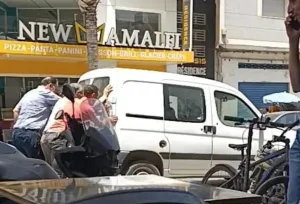 الناظور :   “المدرسة الرائدة”… تتعطل في الشارع ويُعاد تشغيلها يدويًا بالموارد البشرية !