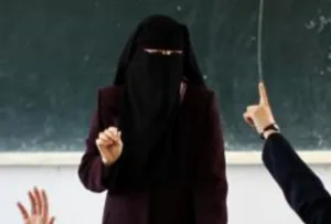 طنجة على صيف تعليمي ساخن :    طرد أستاذة بسبب النقاب يشعل جدلاً واسعاً