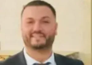 رئيس جماعة السعيدية في مرمى الانتقادات بسبب تعاطيه الماكياج على منصات ومواقع مرتزقة “الصحافة”