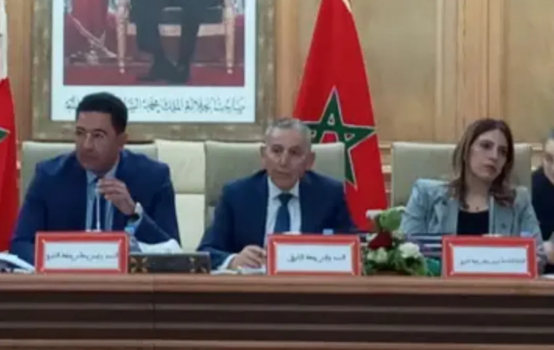 قبل إنعقاد دورة يوليوز … اجتماعات مكثفة للجان الدائمة بمجلس جهة الشرق لمواكبة تنفيذ برنامج التنمية والملعب الكبير للناظور