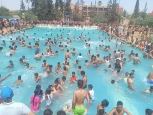 المسابح العامة بين متعة الصيف ومخاطر الإهمال الصحي