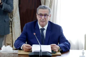 أخنوش يحث على تسريع تنفيذ العقوبات البديلة: تعبئة شاملة واستعدادات قبل دخول القانون حيز التنفيذ