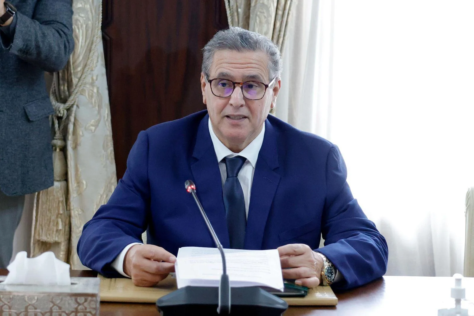 أخنوش يحث على تسريع تنفيذ العقوبات البديلة: تعبئة شاملة واستعدادات قبل دخول القانون حيز التنفيذ