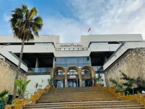 كاميرات المراقبة تطيح بثنائي سرق حقيبة داخل قاعة محكمة بالدار البيضاء