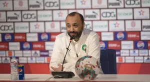 السكتيوي يكسر قاعدة السن ويستدعي عناصر خبرة لتعزيز المنتخب المحلي قبل “الشان”