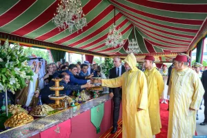 الملك محمد السادس يترأس حفل استقبال مهيب بالمضيق احتفاءً بالذكرى الـ26 لعيد العرش