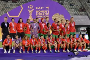 الملك محمد السادس يستقبل لاعبات ومدرب المنتخب الوطني النسوي في احتفالات عيد العرش بالمضيق-الفنيدق