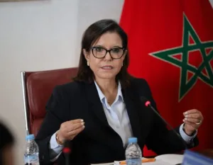 انزياح بوصلات نقابية يثير الجدل.. دفاع عن المسؤولين بدل الطبقة العاملة