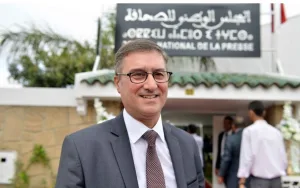 الجامعة الوطنية للصحافة تستنكر “طرد النقابيين” من المجلس الوطني وتحمّل الحكومة المسؤولية