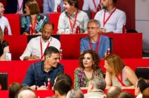 سانشيز يضخّ دماءً جديدة في القيادة الاشتراكية PSOE… من خزانٍ قديم! تجميل الواجهة بأدواتٍ مشروخة