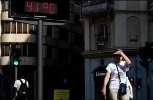 إسبانيا :   موجة الحر تخلف قتلى في فالنسيا … ثالث وفاة خلال أسبوع بسبب ضربة شمس