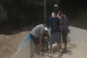 غياب الحملات الأمنية يفتح المجال للمتسكعين والسكارى في دروج كيمادو بالحسيمة