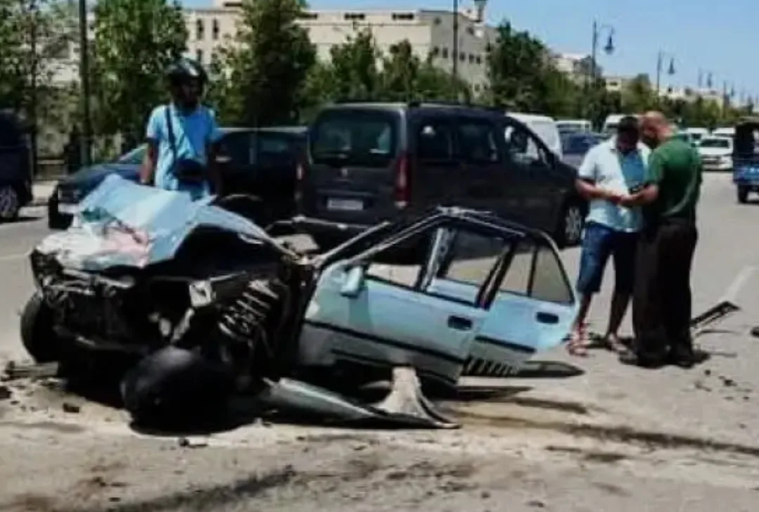  زوال مرعب في طنجة … “بيجو” تنقسم نصفين بعد اصطدام مروع ، كان على متنها شرطي وعنصرين من القوات المساعدة !
