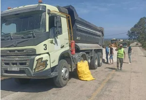 اتروكوت … انطلاق أشغال تقوية المقطع الطرقي بين واد النكور وجوج قناطر، والساكنة تشيد بتجاوب عامل إقليم الدريوش مع نداءات المجتمع المدني