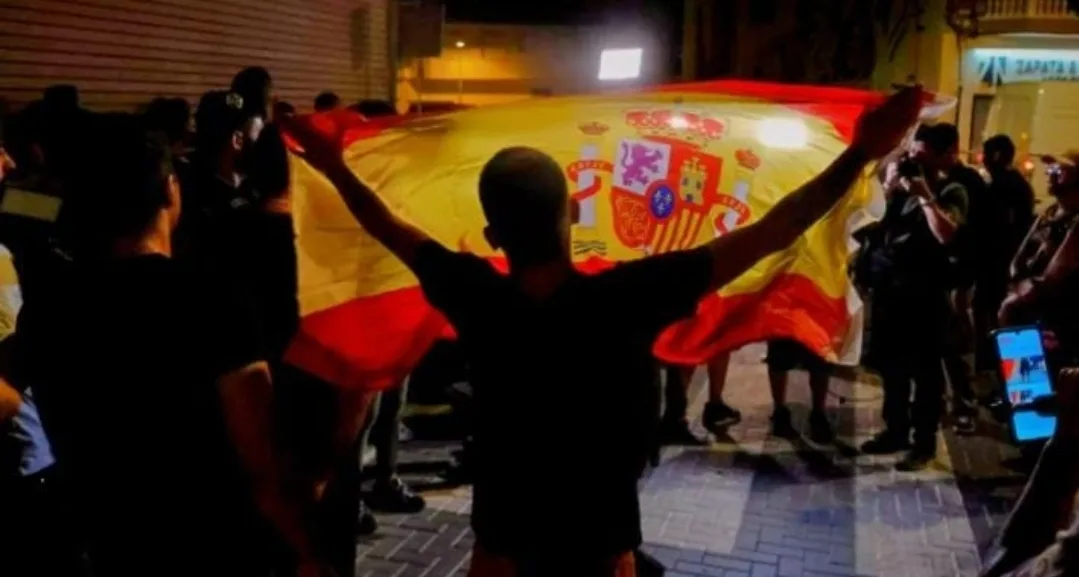 300 مشتبهًا في أعمال عنف عنصرية ضد المغاربة بـ”مورسيا” … والحرس المدني الإسباني يُلاحق المحرّضين