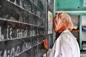 لجنة قانونية تناقش مشروع مرسوم «الهندسة اللغوية» وسط تحفظات المجلس الأعلى للتربية والتكوين
