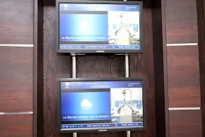 بورصة الدار البيضاء تفتتح تعاملات الجمعة بتراجع طفيف في مؤشرها الرئيسي