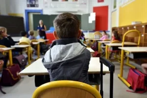مشروع مرسوم يُلزم المدارس الخاصة بمجانية التعليم لفئات هشة يثير جدلاً واسعاً في القطاع