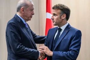 إردوغان يثمّن خطوة ماكرون الاعتراف بدولة فلسطين خلال اتصال هاتفي