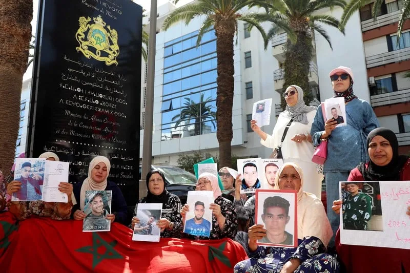 أسر المغاربة المختفين في ليبيا تحتج أمام وزارة الخارجية للمطالبة بالكشف عن مصير أبنائها