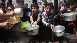 أكثر من 100 منظمة دولية تحذر: غزة تختنق تحت الحصار والمساعدات ممنوعة من الوصول