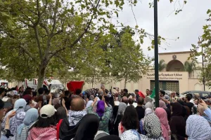 الاحتجاج أمام السفارات المصرية يُفجّر الجدل بين المسؤولية الأخلاقية والتأويلات السياسية
