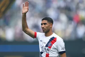حكيمي يطوي صفحة موسم شاقّ مع باريس برسالة امتنان وأمل