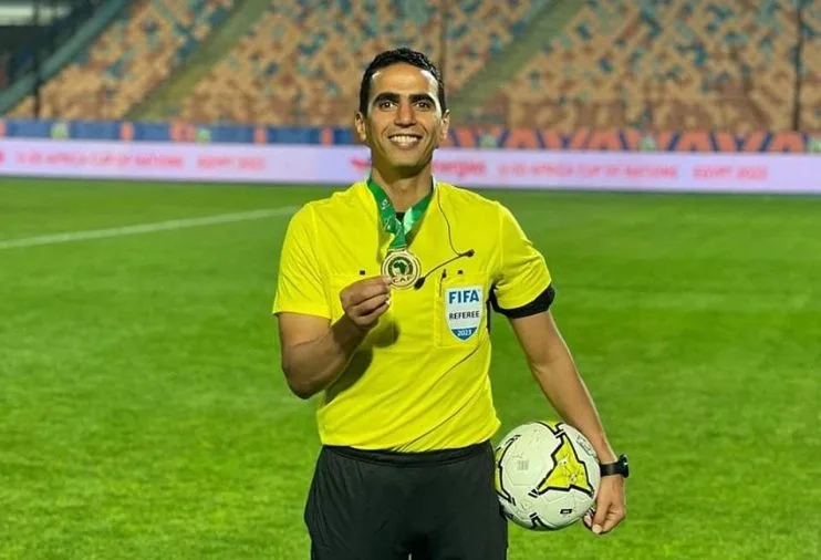 الفيفا تختار طاقم تحكيم مغربي لقيادة مباريات كأس العالم للشباب في تشيلي
