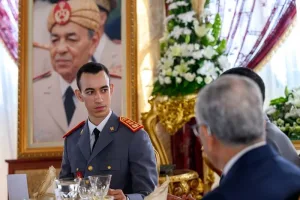 ولي العهد يتسلم برقية ولاء من القوات المسلحة الملكية ويحتفي بالضباط الأوائل في تطوان