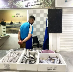 تُجّار السمك في مليلية يحذرون من العراقيل التي تواجه المنتجات المغربية