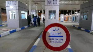 توقيف امرأة مطلوبة أوروبياً بمعبر تراخال أثناء محاولتها تهريب قاصرين نحو المغرب