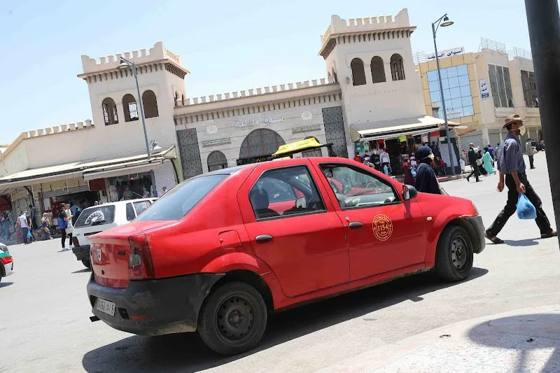 سائقو الطاكسيات بدون مأذونيات يطالبون بتحويل الرخص إلى حقوق قانونية تحفظ كرامتهم