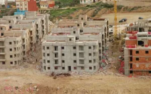 تحقيقات إدارية تطيح بلوبيات البناء العشوائي وتكشف تلاعبات خطيرة بشهادات التسوية