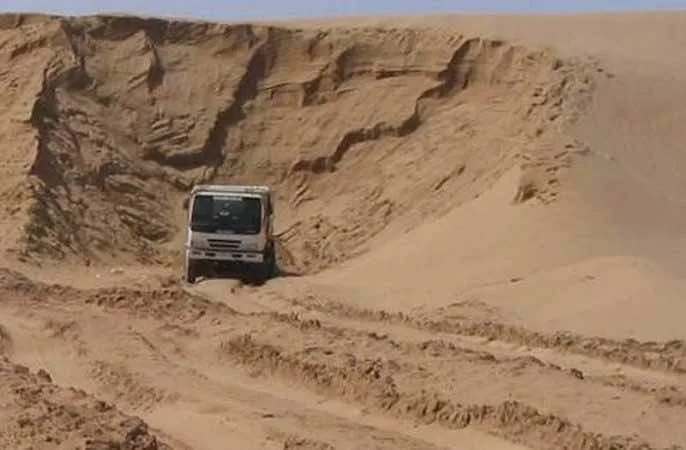 إجراءات حكومية جديدة لحماية السواحل ومكافحة استنزاف الرمال