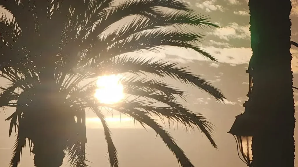 موجة حر شديدة تضرب المغرب ابتداء من السبت وتستمر حتى الأربعاء بعدة مناطق