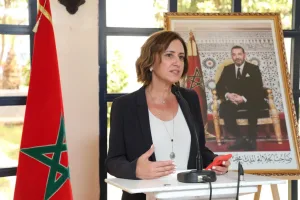 وزارة السياحة تؤكد تعزيز حضور اللغتين العربية والأمازيغية في العمل الإداري والتواصلي