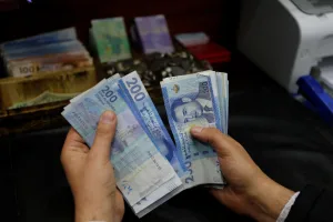 موظفو القطاع العام يتصدرون نسب المديونية في المغرب رغم تراجع مديونية الأسر العامة