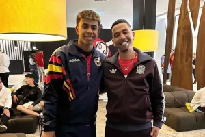 والد نجم برشلونة يثير الجدل بتدوينة غامضة عن الأمن في المدينة