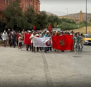 سكان حي أوربيع ببني ملال يحتجون نحو مقر ولاية جهة بني ملال خنيفرة