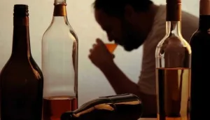 مأساة في الكويت.. وفاة 13 شخصًا وعمى عشرات بسبب مشروبات كحولية مغشوشة