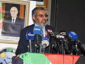 قيادي في “البوليساريو” يلوّح بالحوار المباشر مع المغرب ويشيد بالدعم الجزائري المتواصل
