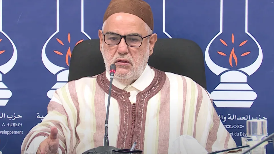 ابن كيران يهاجم أخنوش مجدداً ويدعوه للاستقالة وسط اتهامات بالفساد والرشاوى