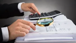 تفكيك شبكة واسعة لتزوير الفواتير بفاس والأحكام تطال 16 متهماً