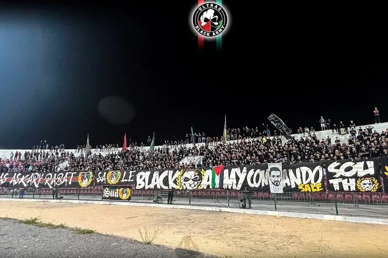 جماهير الجيش الملكي ترفض رفع أسعار التذاكر وتطالب بالعودة إلى ملعب الأمير مولاي عبد الله