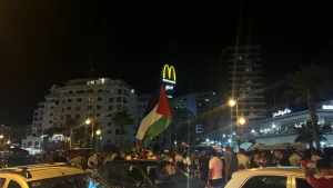 طنجة تنتفض بالآلاف دعماً لغزة ورفضاً للتطبيع
