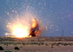 الإنفجار القوي الذي هز الداخلة… عملية إتلاف آمنة للذخائر تحت إشراف الجيش