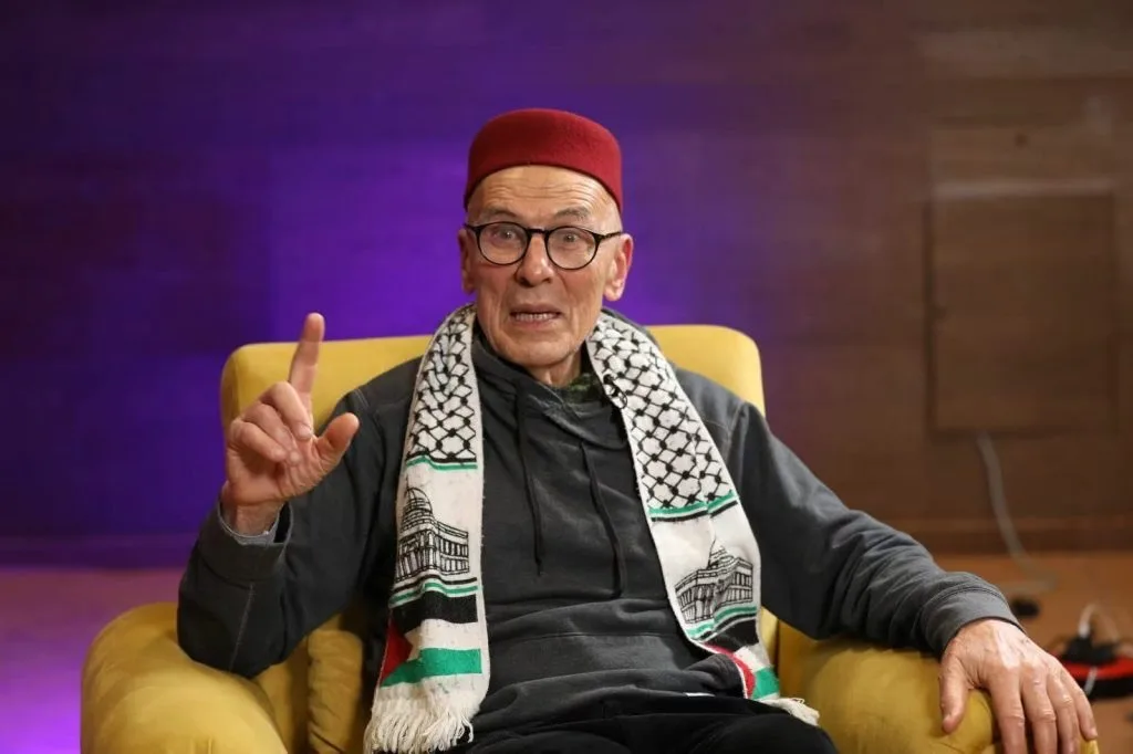 النيابة العامة تكشف تفاصيل جديدة حول واقعة العثور على “سيون شمعون أسدون” مغمى عليه بمنزله بالدار البيضاء